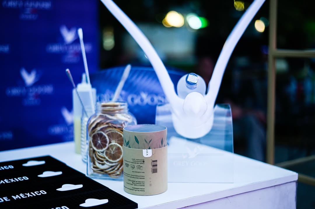 Red Carpet 20 Years - Image 4